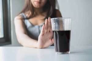 El azúcar que se consume en exceso proviene principalmente de refrescos y bebidas azucaradas.