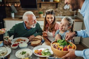 La alimentación correcta trata específicamente de los hábitos alimentarios que cumplen con las necesidades específicas en las diferentes etapas de la vida. 